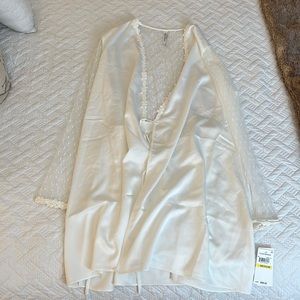 Ivory Flora Nikrooz robe